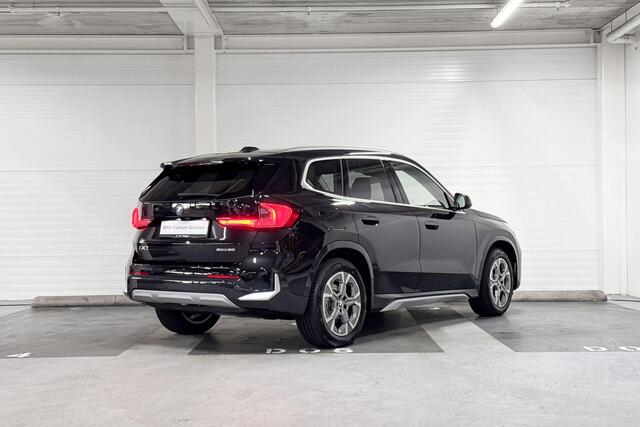 BMW iX1 eDrive20 Pure Edition | xLine | Comfort Access | Trekhaak | Stoelverwarming | Stoelverwarming | Huisselectie
