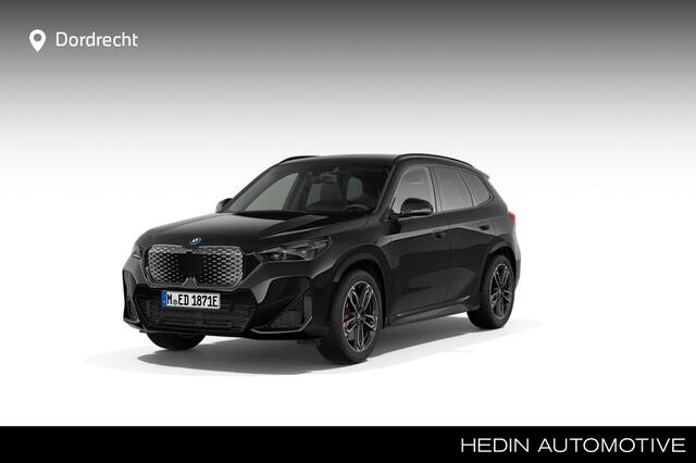 BMW iX1 eDrive20 67 kWh M Sport Edition | M Sport Pro | Panorama Dak | Harman-Kardon | Premium Pack | Elektr. Trekhaak | Travel Pack | Driving Assistant | 19" LM Dubbelspaak | Stuurwiel Verwarmd