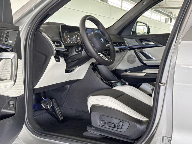 BMW iX1 eDrive20 67 kWh M Sport Edition | M Sportpakket Pro | Innovation Pack | Comfort Pack | Travel Pack | Trekhaak | Huisselectie