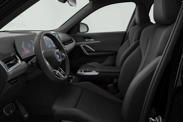 BMW iX1 eDrive20 | M-Sport Pro | Comfort Access | Trekhaak | Stoelverwarming | Achteruitrijcamera