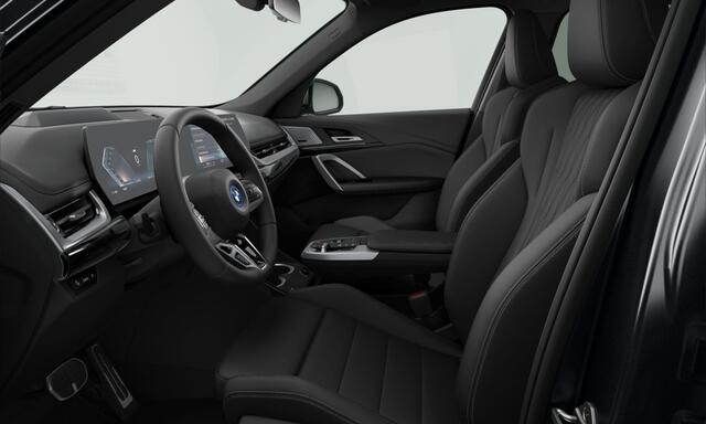 BMW iX1 xDrive30 67 kWh | M-Sport | Frozen Grey Mat | 19" | Panorama | Trekhaak