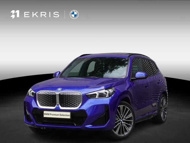 BMW iX1 eDrive20 M Sportpakket | Premium Pack | Trekhaak met elektrisch wegklapbare kogel | Glazen panoramadak | Harman-Kardon sound system | Comfort Access |