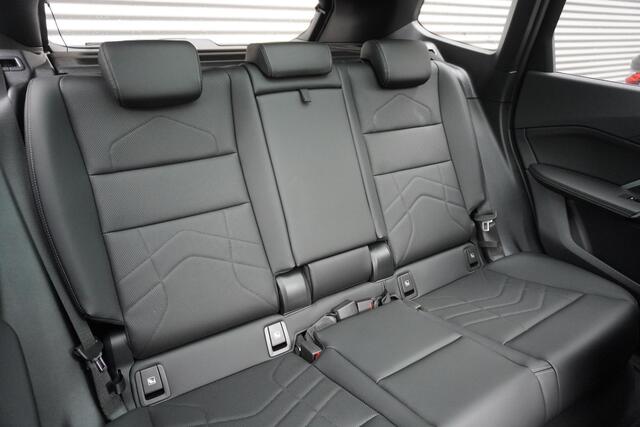 BMW iX1 eDrive20 M Sportpakket | Premium Pack | Trekhaak met elektrisch wegklapbare kogel | Glazen panoramadak | Harman-Kardon sound system | Comfort Access |