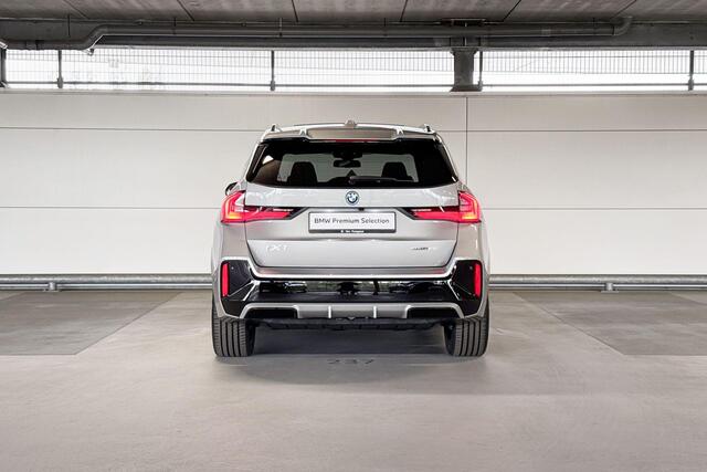 BMW iX1 eDrive20 67 kWh M Sport Edition | M Sportpakket Pro | Innovation Pack | Travel Pack | Trekhaak | Huisselectie