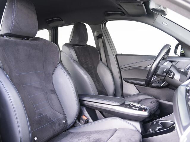 BMW iX1 xDrive30 | M Sportpakket | Innovation Pack | 19 inch | Comfort Access | Driving Assistant Plus | Head-Up Display | Trekhaak