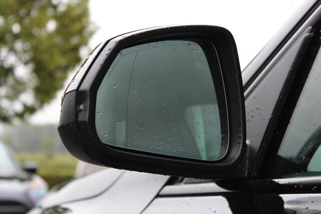 BMW iX1 xDrive30 M Sport / Panoramadak / Sportstoelen / Comfort Access / Achteruitrijcamera / Adaptieve LED / Harman-Kardon / Stoelverwarming