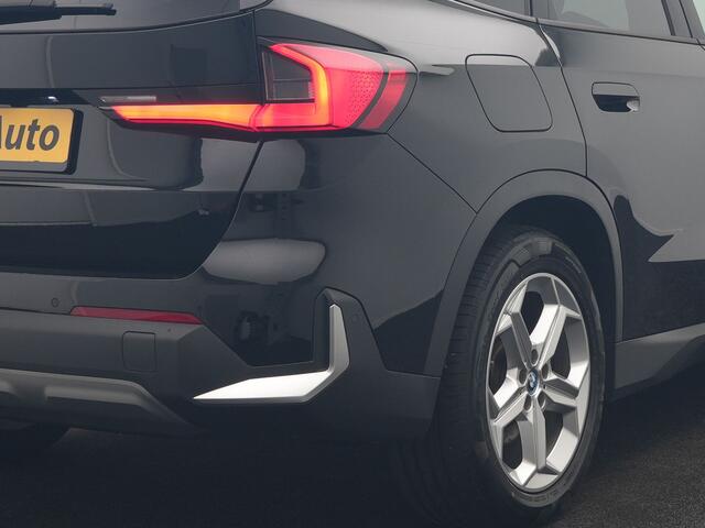 BMW iX1 xDrive30 67 kWh 313pk Dealer O.H. | Trekhaak Af Fabriek | Panodak | Adaptive Cruise | Head Up | 360 Camera | Harman / Kardon | Adaptief Onderstel | Lederen Sportstoelen Massage & Verwarmd | Stuur Verwarmd | Hifi Audio | Keyless | Blis |