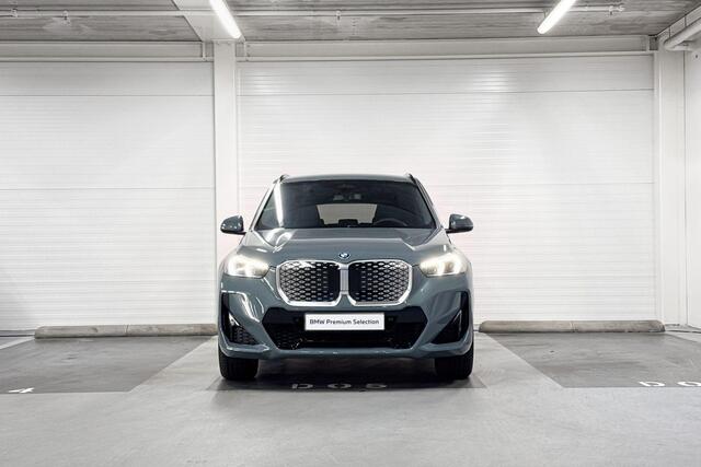 BMW iX1 eDrive20 | M-Sport | Harman/Kardon | Comfort Pack | Comfort access | Stoelverwarming | Driving Assistant | Parking Assistant | Huisselectie