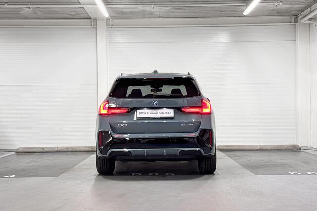 BMW iX1 eDrive20 | M-Sport | Harman/Kardon | Comfort Pack | Comfort access | Stoelverwarming | Driving Assistant | Parking Assistant | Huisselectie