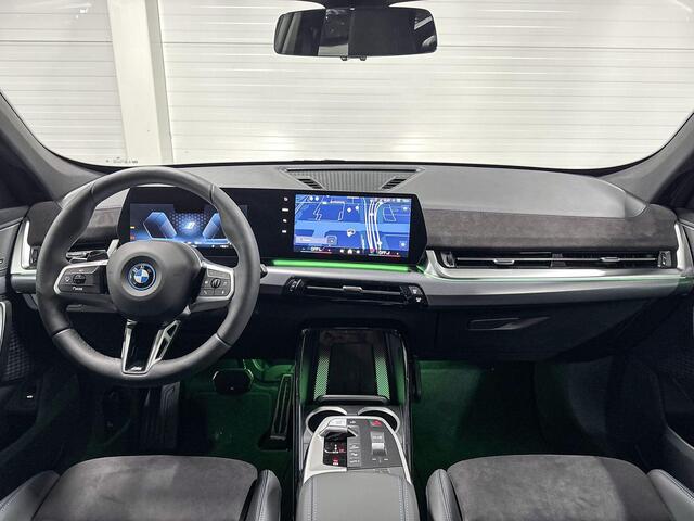 BMW iX1 eDrive20 | M-Sport | Harman/Kardon | Comfort Pack | Comfort access | Stoelverwarming | Driving Assistant | Parking Assistant | Huisselectie