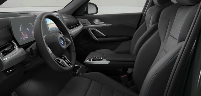 BMW iX1 eDrive20 67 kWh M Sport Edition Trekhaak - Panoramadak - Driving/Parking assistant plus - Head up - Harman Kardon - Actieve stoelen voor - Getinte ruiten - Comfort Access -
