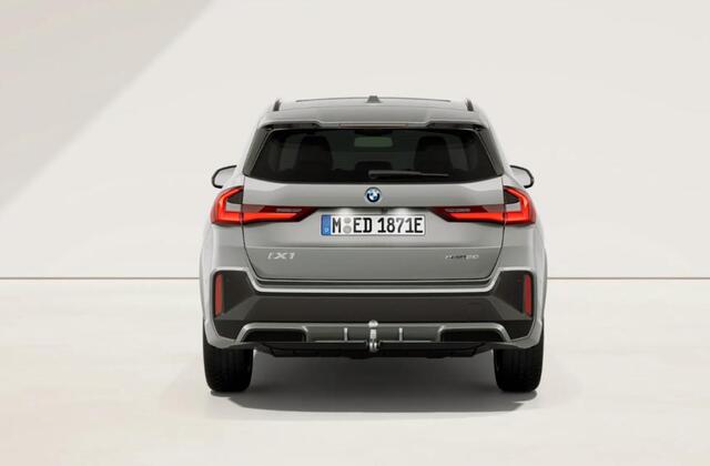 BMW iX1 eDrive20 67 kWh M Sport Edition Trekhaak - Panoramadak - Driving/Parking assistant plus - Head up - Harman Kardon - Actieve stoelen voor - Getinte ruiten - Comfort Access -
