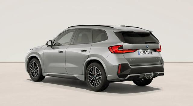 BMW iX1 eDrive20 67 kWh M Sport Edition Trekhaak - Panoramadak - Driving/Parking assistant plus - Head up - Harman Kardon - Actieve stoelen voor - Getinte ruiten - Comfort Access -