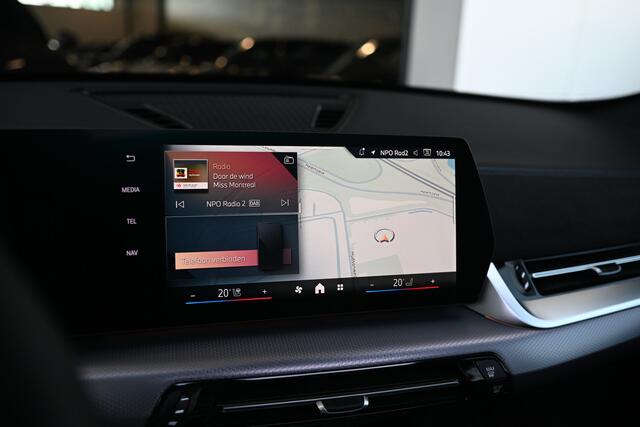BMW iX1 eDrive20 M Sport / Trekhaak / Panoramadak / Sportstoelen / Comfort Access / Achteruitrijcamera / Harman-Kardon / Stoelverwarming
