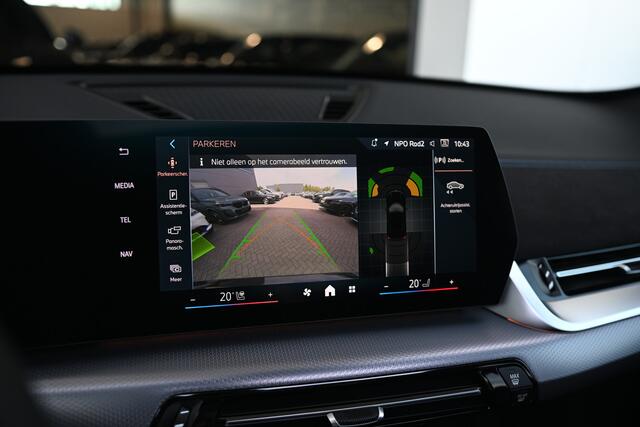 BMW iX1 eDrive20 M Sport / Trekhaak / Panoramadak / Sportstoelen / Comfort Access / Achteruitrijcamera / Harman-Kardon / Stoelverwarming