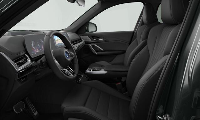 BMW iX1 eDrive20 | M Sportpakket Pro | Harman/Kardon | Panoramadak | Trekhaak