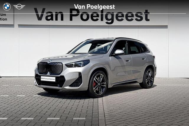 BMW iX1 eDrive20 | 67 kWh | M Sport | Panoramadak | Harman-Kardon | Premium Pack | Travel Pack |