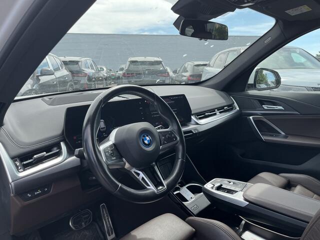 BMW iX1 xDrive30 67 kWh | M-Sport | Stoel/- stuurverwarming | Trekhaak | Driving Assistant Plus | Elektrische stoelen