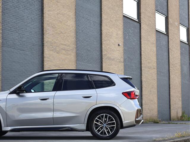 BMW iX1 xDrive30 Launch Edition M Sport Pano | ACC | Trekhaak | Driving Assistant Plus | Widescreen