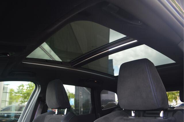 BMW iX1 eDrive20 M Sport / Trekhaak / Panoramadak / Comfort Access / Head-Up / Harman Kardon / Adaptieve LED / Parking Assistant Plus