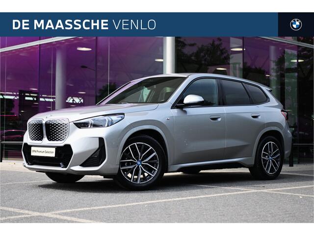 BMW iX1 eDrive20 M Sport / Sportstoelen / Comfort Access / Achteruitrijcamera / Adaptieve LED / Stoelverwarming