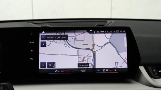 BMW iX1 xDrive30 Launch Edition | Leder | Achteruitrijcamera | Widescreen | Stoelverwarming