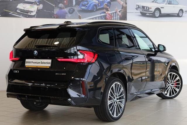 BMW iX1 eDrive20 | M Sport Pro | Panoramadak | Driving Assistant Plus | Harman/Kardon | Head-Up Display | Trekhaak