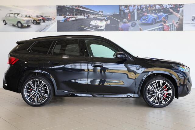 BMW iX1 eDrive20 | M Sport Pro | Panoramadak | Driving Assistant Plus | Harman/Kardon | Head-Up Display | Trekhaak
