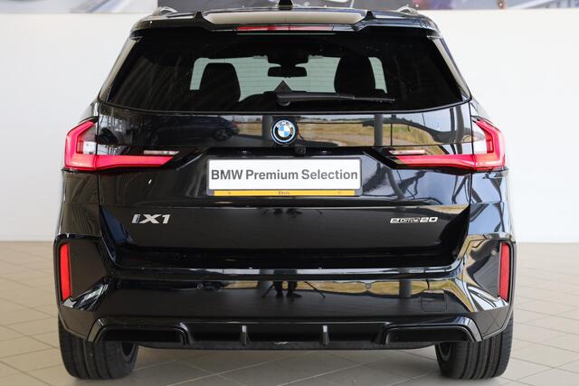BMW iX1 eDrive20 | M Sport Pro | Panoramadak | Driving Assistant Plus | Harman/Kardon | Head-Up Display | Trekhaak