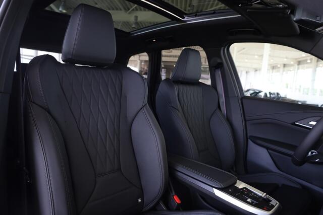 BMW iX1 eDrive20 | M Sport Pro | Panoramadak | Driving Assistant Plus | Harman/Kardon | Head-Up Display | Trekhaak