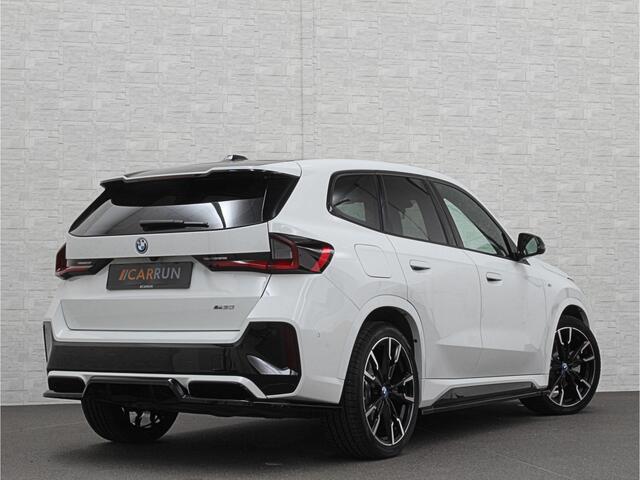 BMW iX1 30 313pk X-Drive M-Sport Performance | Adaptief Led | Sportstoelen | Keyless | 4WD | Adaptieve Cruise en Struurwielverw. voorbereid | Antraciet Hemel | Carplay | Sfeerverlichting | 1200kg Trekgewicht | Camera | Bovag Garantie.