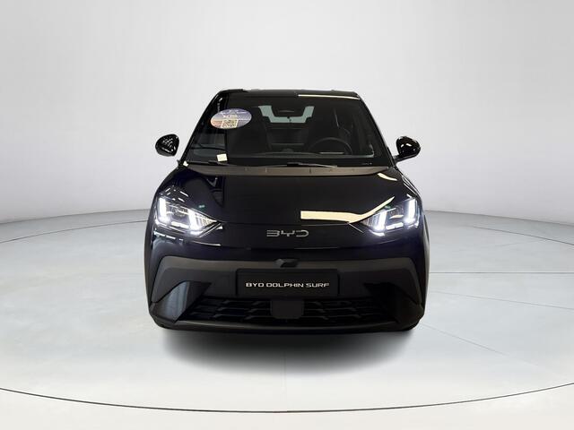 BYD Dolphin SURF Boost 43 kWh | Direct Leverbaar | 320 KM Actieradius WLTP | Elektrische Stoelen | Achteruitrijcamera | Voorraad Deals |