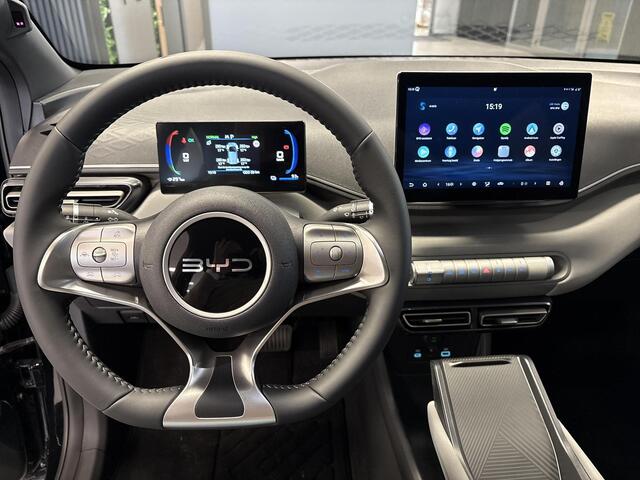 BYD Dolphin SURF Boost 43 kWh | Direct Leverbaar | 320 KM Actieradius WLTP | Elektrische Stoelen | Achteruitrijcamera | Voorraad Deals |