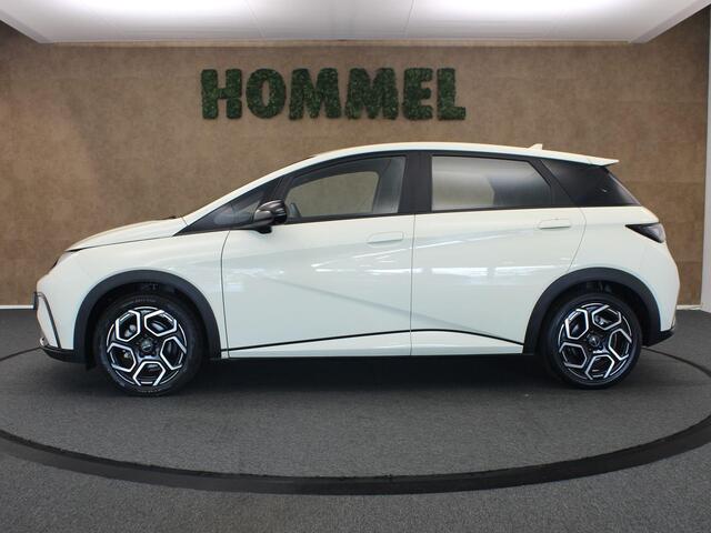 BYD Dolphin Comfort 60.4 kWh - ORIGINEEL NEDERLANDSE AUTO - DODEHOEKDETECTIE - CRUISE CONTROL ADAPTIEF - KEYLESS ENTRY/START - ELEKTRISCHE CLIMATE CONTROL - PARKEERSENSOREN VOOR & ACHTER - VOORSTOELEN VERWARMD - 360 GRADEN CAMERA - TREKHAAK - 3 FASE LADEN