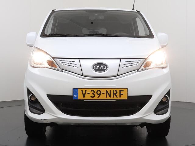 BYD ETP3 Standard 45 kWh VAN: ¤14.900,- EXCL. VOOR: ¤11.877,- EXCL. UW EINDEJAARSVOORDEEL: ¤3.023| CAMERA | STOELVERWARMING | KEYLESS | RIJKLAARPRIJS INCL. RESTERENDE FABRIEKSGARANTIE | BTW VERREKENBAAR |