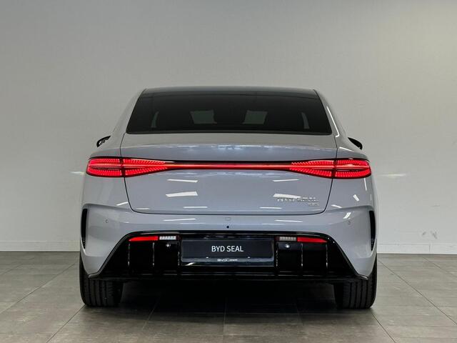BYD Seal Excellence AWD 83 kWh l Licht Interieur l PANORAMADAK l HEAD UP DISPLAY l ADAPTIEVE VERING l 3.8S
