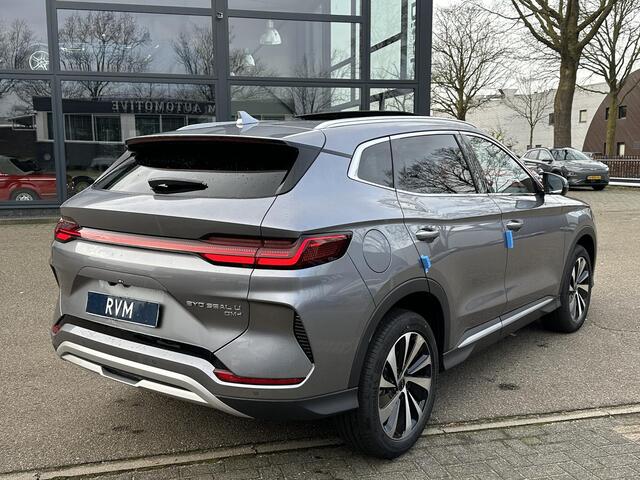 BYD Seal U 1.5 DM-i FWD Comfort VAN: ¤41.900,- VOOR: ¤37.440,- UW EINDEJAARSVOORDEEL: ¤4.460,- | UNIEK IN NL! tot 125km electrisch rijbereik | 6 jaar volledige BYD GARANTIE | NIEUWE AUTO |
