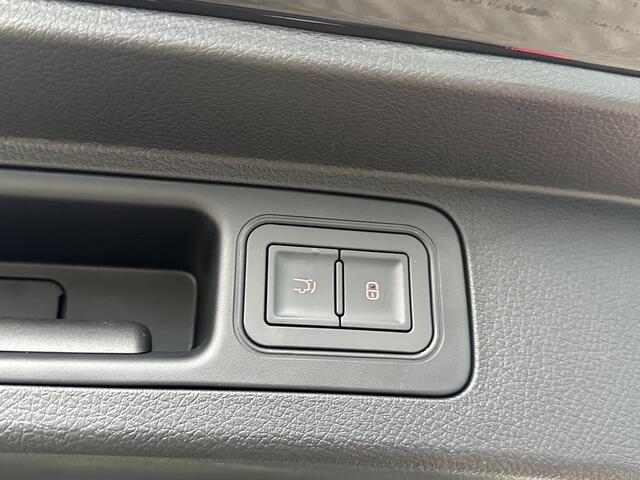 BYD Seal U 1.5 DM-i FWD Boost VAN: ¤40.900,- VOOR: ¤35.440,- UW EINDEJAARSVOORDEEL: ¤5.460,-|NIEUWE AUTO 1E REG. 29-08-2025 | 6JR. BYD VOLLEDIGE FABR. GARANTIE | RIJKLAARPRIJS| BOMVOL OPTIES!|