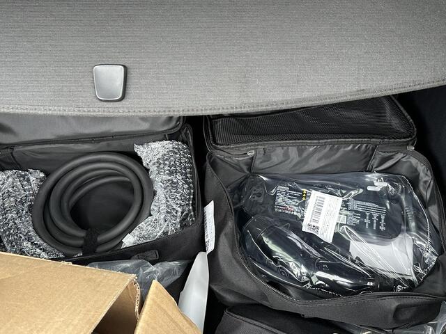 BYD Seal U 1.5 DM-i FWD Boost VAN: ¤40.900,- VOOR: ¤35.440,- UW EINDEJAARSVOORDEEL: ¤5.460,-|NIEUWE AUTO 1E REG. 29-08-2025 | 6JR. BYD VOLLEDIGE FABR. GARANTIE | RIJKLAARPRIJS| BOMVOL OPTIES!|