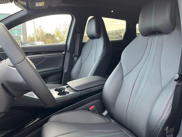 BYD Seal U 1.5 DM-i FWD Boost | ADG Black Edition | Uniek| Black-on-Black| Rode remklauwen| 20 Inch velgen | 1080 KM | Panorama dak | Apple Carplay | Navigatie | 360 graden camera