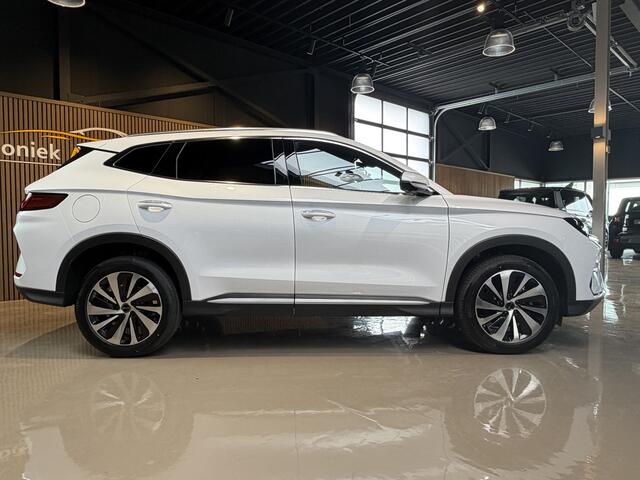 BYD Seal U 1.5 DM-i FWD Comfort | Long Range 125 km | Fabrieksgarantie Pano dak Navigatie leder Interieur Lmv