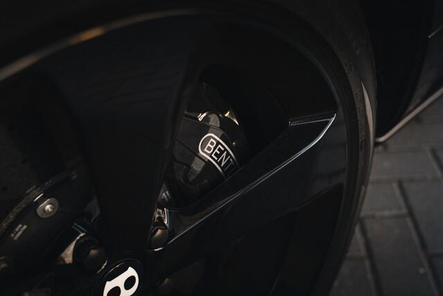 Bentley Bentayga 4.0 V8 Pano, nightvision, softclose, touring pack, premium seats