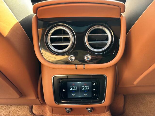 Bentley Bentayga 6.0 W12 Mulliner 2018 Zwart Carbon Akraprovic