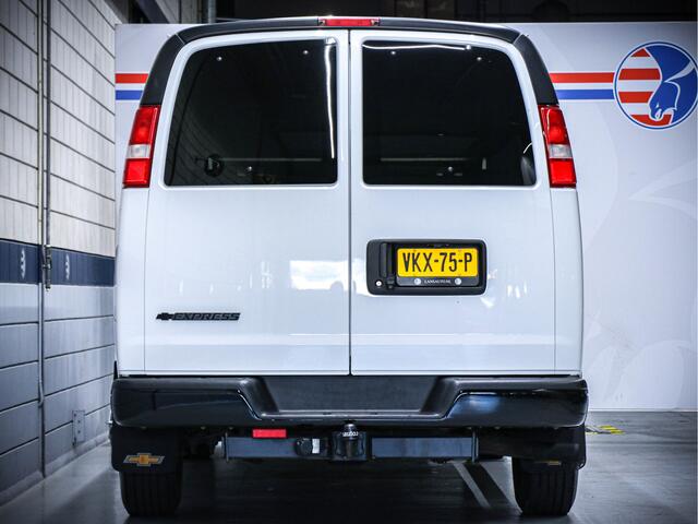 Chevrolet CHEVY VAN Fiscale waarde slechts ¤ 38.392,-, lage bijtelling! | Express 2500 V8 6.0L 6-persoons dubbelcabine | 3500 kg trekken