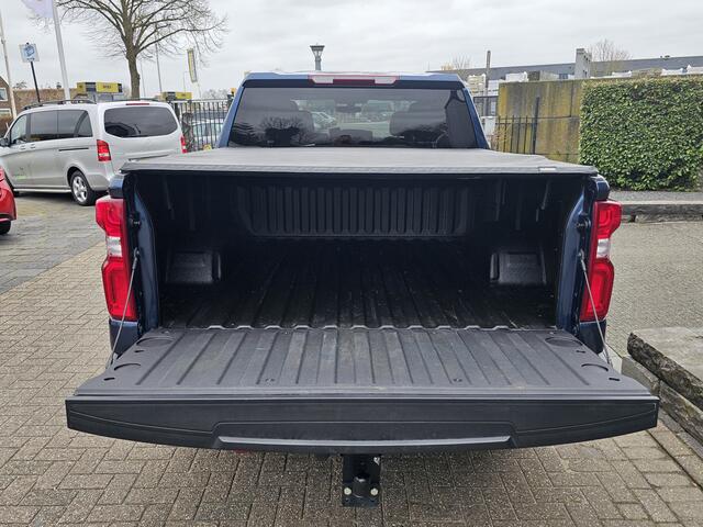 Chevrolet SILVERADO CREW CAB 5.3L V8 RST