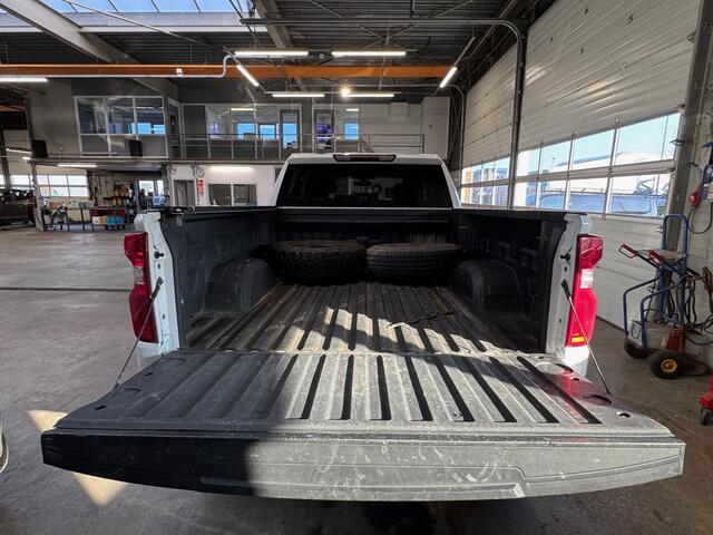 Chevrolet SILVERADO 5.3 V8 Trailboss 6P Auto staat op duits kenteken