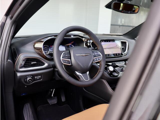 Chrysler PACIFICA Plug-In-Hybrid 3.6 V6 Pinnacle | Panodak | Zeer compleet | 7 Persoons |