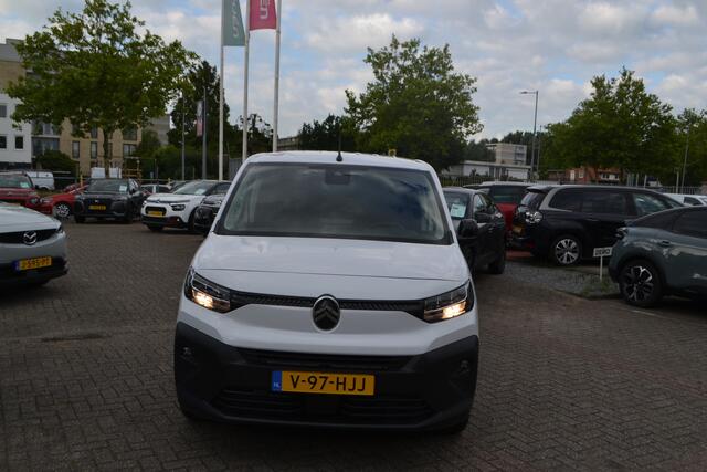 Citroen BERLINGO ë-Berlingo IAUTOMAAT I NAVIGATIE I 136 L2 50 kWh i RONDOMZICHTCAMERA OP SCHERM EN BINNENSPIEGEL I BLINDSPOT DETECTIE I 3 SEATER I LAADRUIMTE GEHEEL AFGETIMMERD I MOOIE COMPLETE AUO I LAGE KM.STAND I ZWARTE L.M. VELGEN + ZWARTE STOOTSTRIPS I