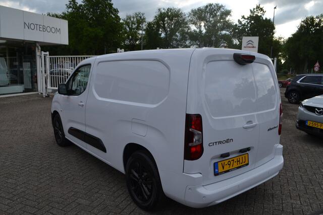 Citroen BERLINGO ë-Berlingo IAUTOMAAT I NAVIGATIE I 136 L2 50 kWh i RONDOMZICHTCAMERA OP SCHERM EN BINNENSPIEGEL I BLINDSPOT DETECTIE I 3 SEATER I LAADRUIMTE GEHEEL AFGETIMMERD I MOOIE COMPLETE AUO I LAGE KM.STAND I ZWARTE L.M. VELGEN + ZWARTE STOOTSTRIPS I