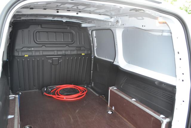 Citroen BERLINGO ë-Berlingo IAUTOMAAT I NAVIGATIE I 136 L2 50 kWh i RONDOMZICHTCAMERA OP SCHERM EN BINNENSPIEGEL I BLINDSPOT DETECTIE I 3 SEATER I LAADRUIMTE GEHEEL AFGETIMMERD I MOOIE COMPLETE AUO I LAGE KM.STAND I ZWARTE L.M. VELGEN + ZWARTE STOOTSTRIPS I